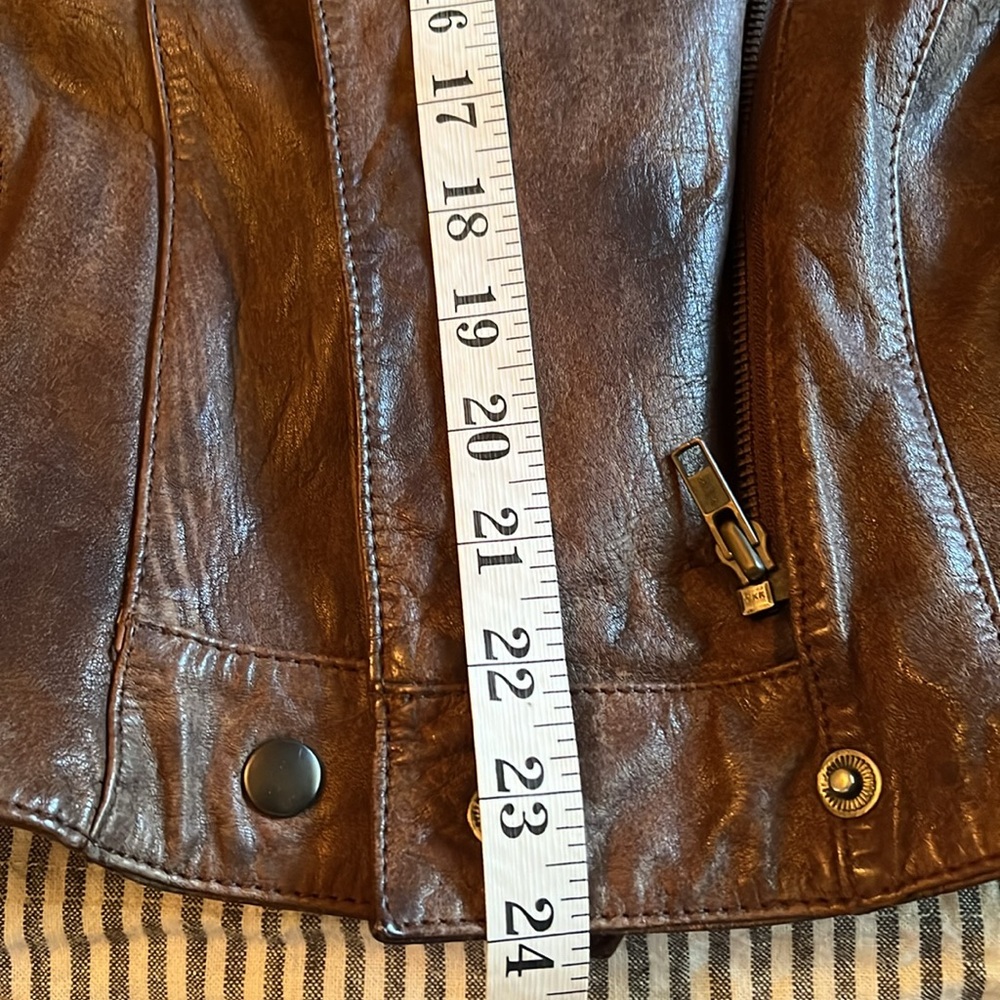 Beautiful brown leather jacket, it has shoulder pads - Picture 13 of 13